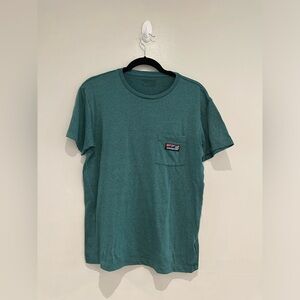 Patagonia Men’s Slim Fit Pocket T-shirt in green size Medium